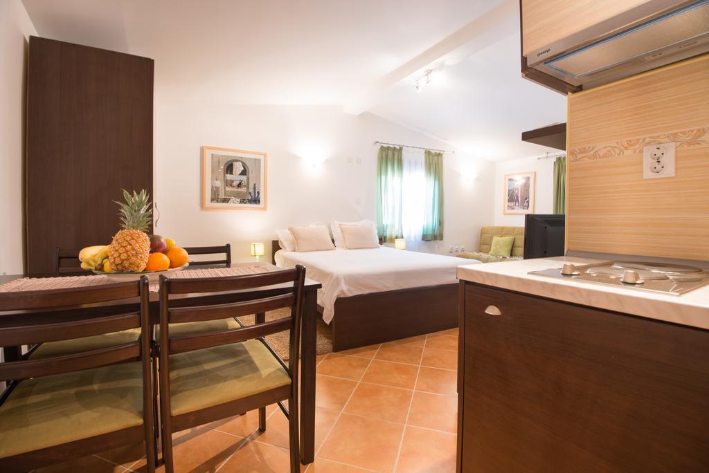 Apartments Babilon Котор Екстериор снимка