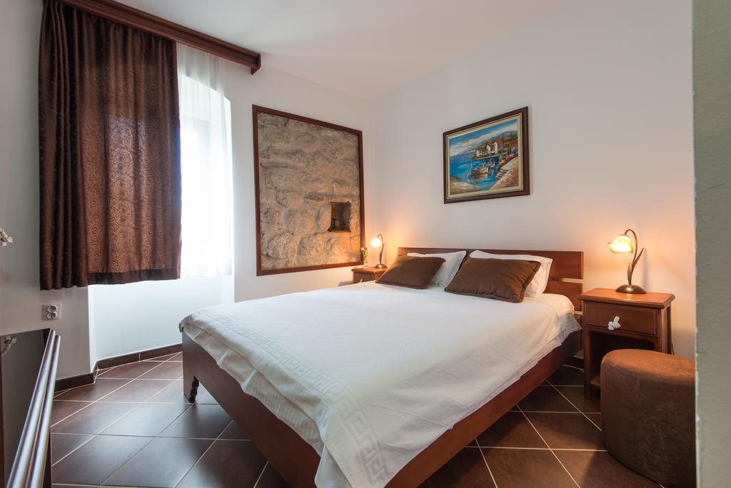 Apartments Babilon Котор Екстериор снимка